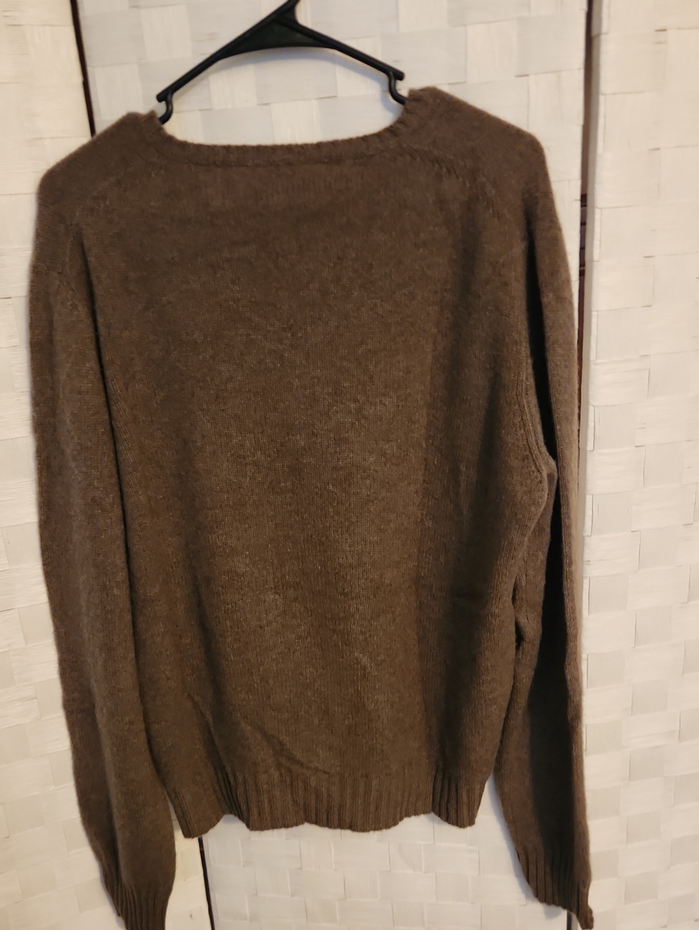Bergdorf Goodman Italy 100% Cachmere Vneck Swester Sz L PTP 23 - Picture 4 of 4